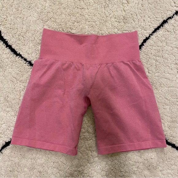 NVGTN Fuchsia Pink Pro Seamless Shorts - Picture 2 of 3